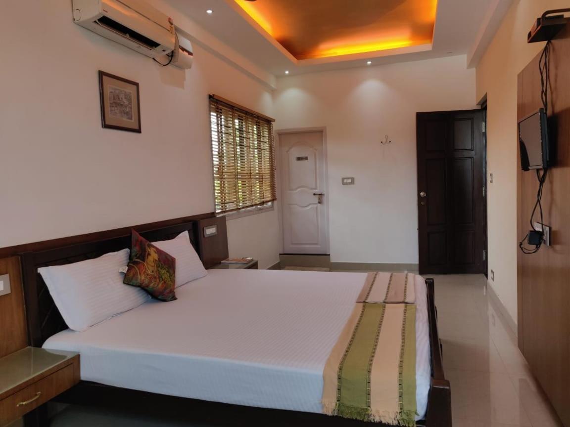 Hotel Mudra Midtown Suites & Rooms Kalasa Ngoại thất bức ảnh