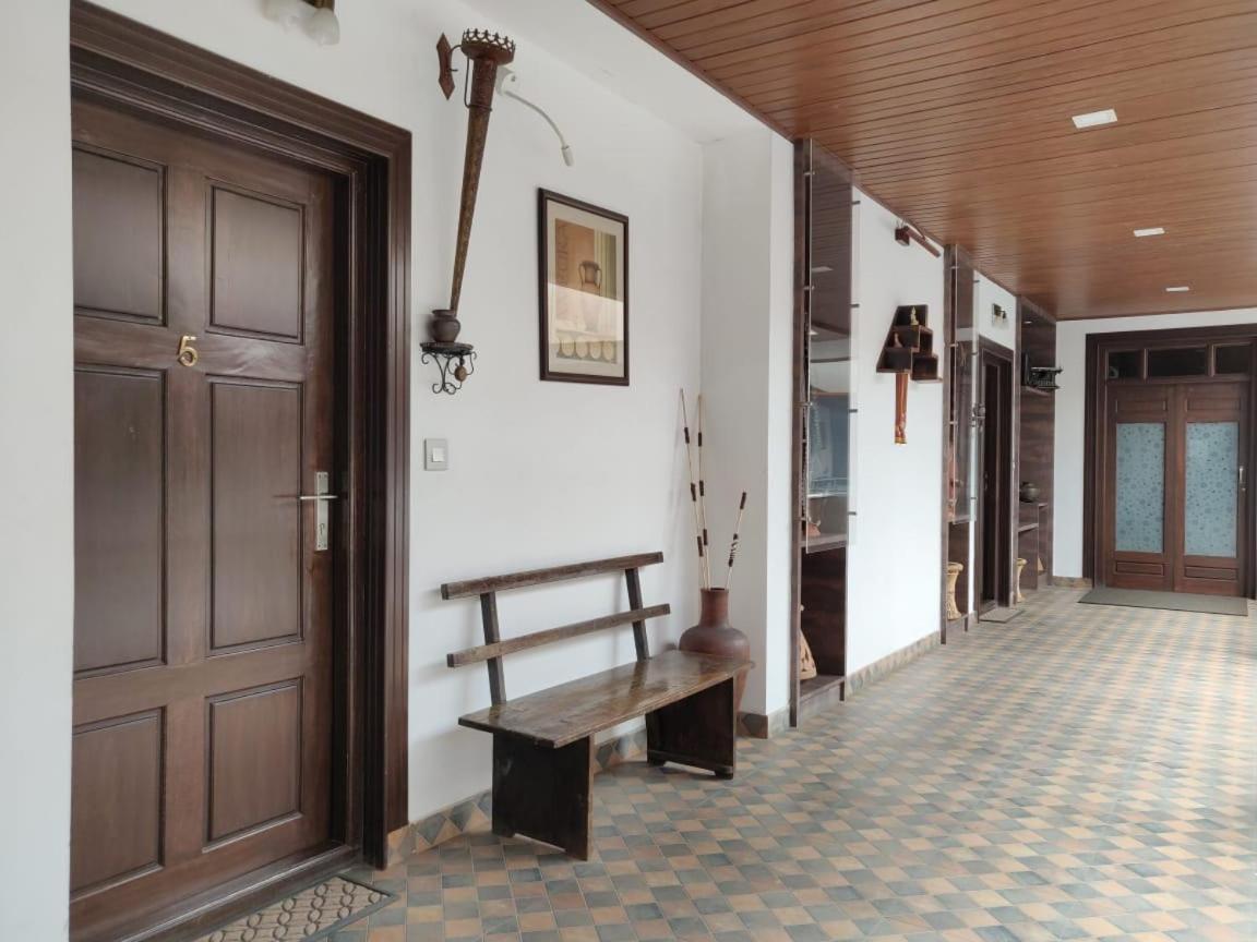 Hotel Mudra Midtown Suites & Rooms Kalasa Ngoại thất bức ảnh
