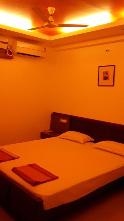 Hotel Mudra Midtown Suites & Rooms Kalasa Ngoại thất bức ảnh