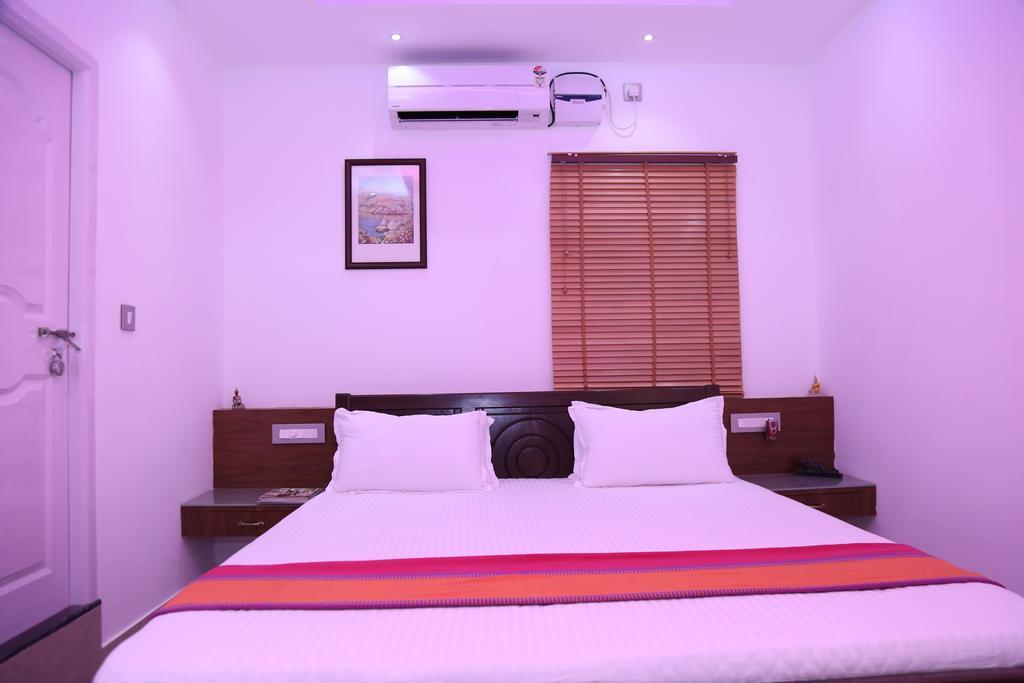 Hotel Mudra Midtown Suites & Rooms Kalasa Ngoại thất bức ảnh